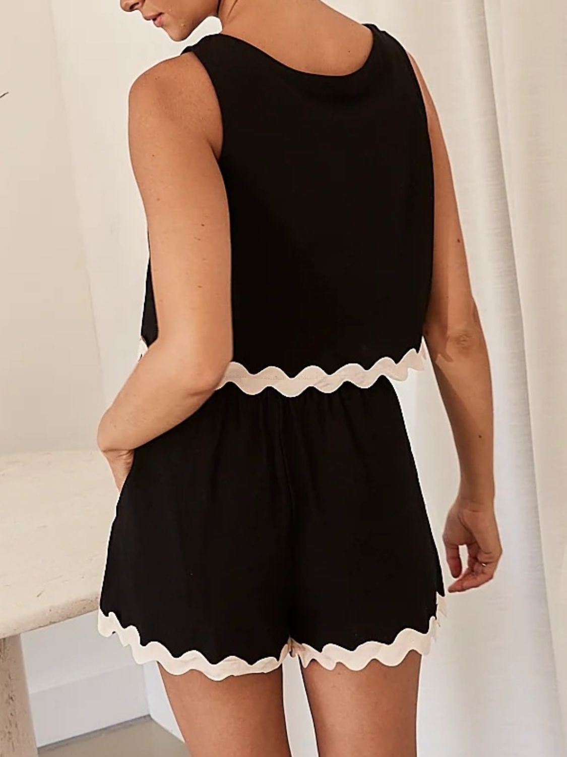 Contrast Trim Round Neck Tank and Shots Set