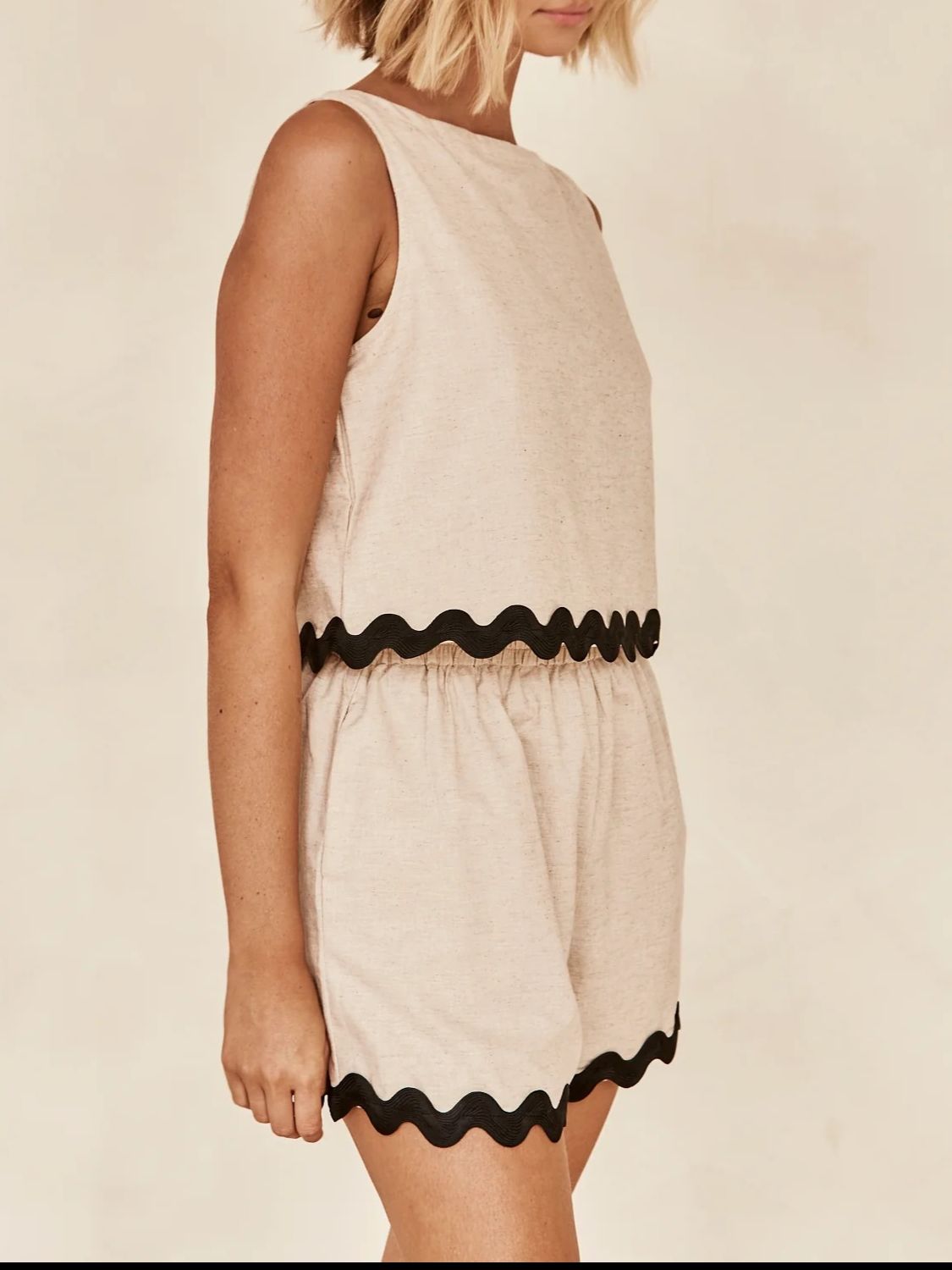 Contrast Trim Round Neck Tank and Shots Set