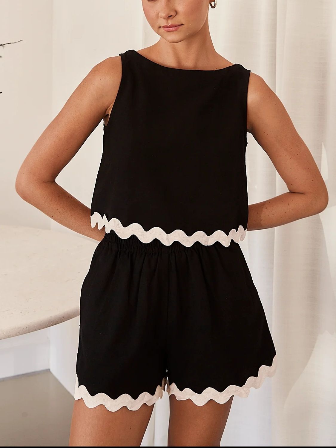 Contrast Trim Round Neck Tank and Shots Set